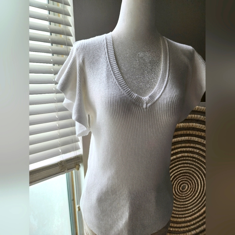 White Ruffle Sleeve Ribbed Knit top by Philosophy Size Large